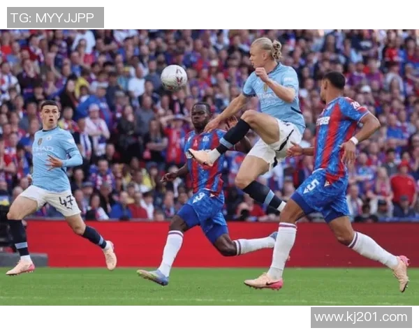 足总杯精彩对决曼城在点球大战中险胜里昂全场沸腾